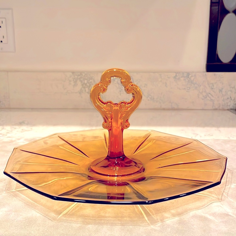 Vintage Cake Plate Cambridge Glass Company Decagon Keyhole Handle 11” Amber EUC